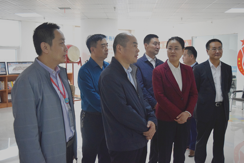 熱烈歡迎河南省委統(tǒng)戰(zhàn)部副部長梁險峰一行蒞臨安陽青峰網(wǎng)絡(luò)調(diào)研社會階層工作！